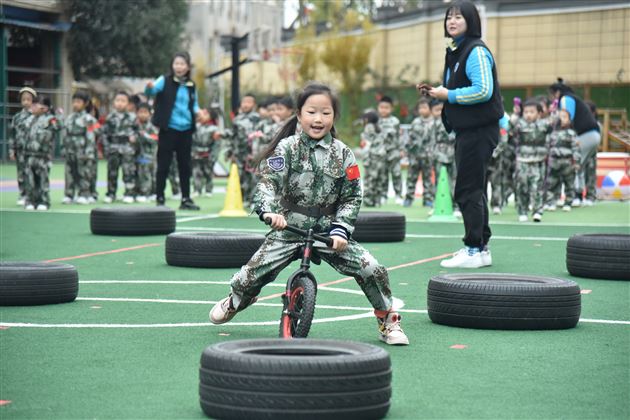 萌宝来袭 火力全开——棠外实验幼儿园举行 “我是小小兵”冬季运动会