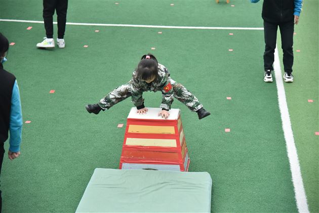 萌宝来袭 火力全开——棠外实验幼儿园举行 “我是小小兵”冬季运动会