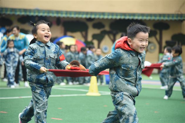 萌宝来袭 火力全开——棠外实验幼儿园举行 “我是小小兵”冬季运动会