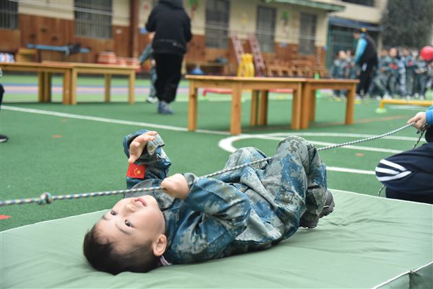 萌宝来袭 火力全开——棠外实验幼儿园举行 “我是小小兵”冬季运动会