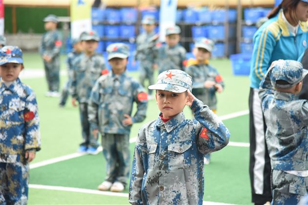 萌宝来袭 火力全开——棠外实验幼儿园举行 “我是小小兵”冬季运动会