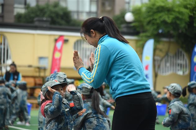 萌宝来袭 火力全开——棠外实验幼儿园举行 “我是小小兵”冬季运动会