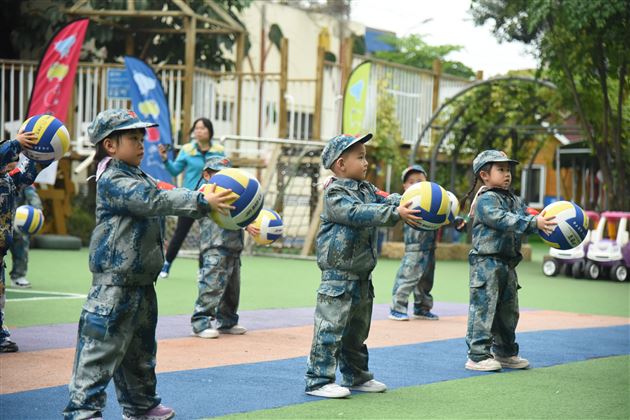 萌宝来袭 火力全开——棠外实验幼儿园举行 “我是小小兵”冬季运动会