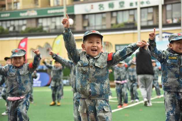 萌宝来袭 火力全开——棠外实验幼儿园举行 “我是小小兵”冬季运动会