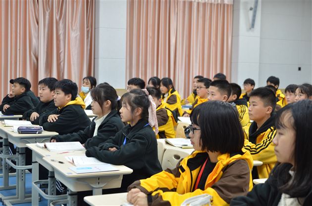 立足课堂教学 提高写作水平——双流区刘勇名师工作室送教艺体校 