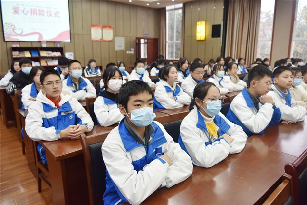 涓涓细流汇成海洋 颗颗爱心点燃希望——棠外初中举行爱心捐款仪式 