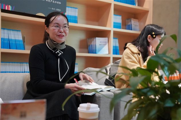 沉浸阅读 深度阐发 共享心得—— 棠外教职工“共享阅读会”第五期读书活动顺利开展