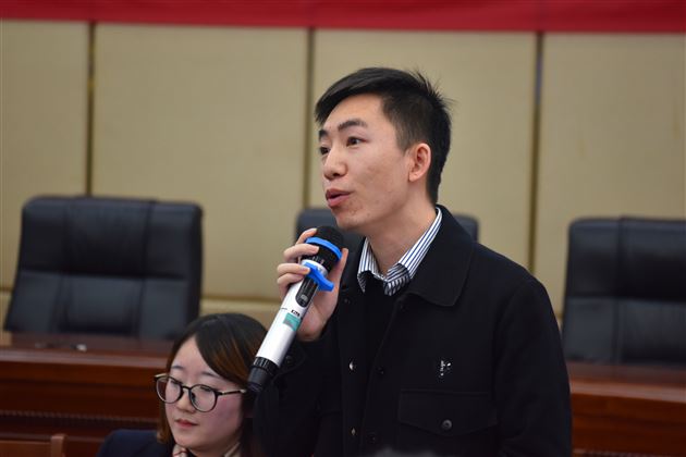 棠外初中林光辉老师在大中小学思政课一体化建设研讨会中议课