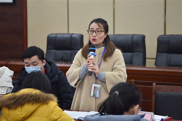 棠外高中贺均芝老师在大中小学思政课一体化建设研讨会中议课