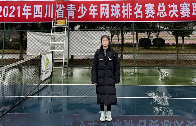 初中女子单打冠军侯湘漪