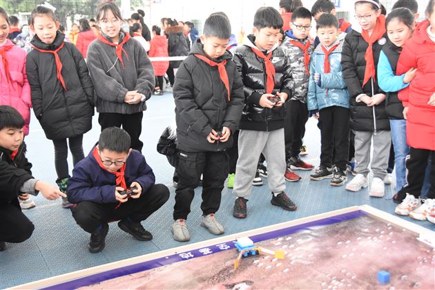 小机器 大梦想——棠外附小举行第四届校内机器人竞赛