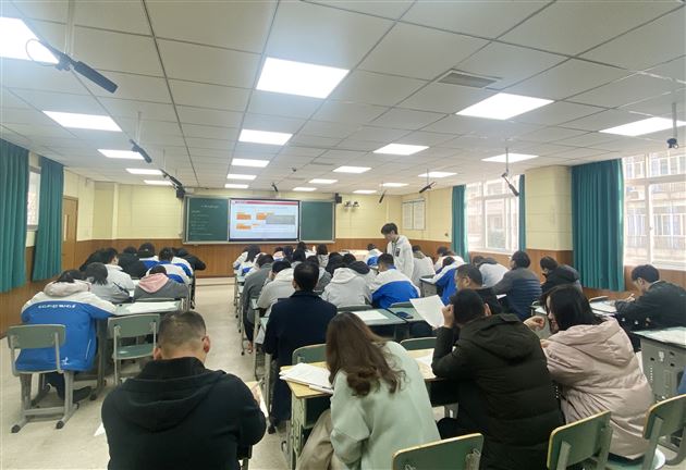 精心布局二轮复习 专家进校指点迷津——黄建全、王继超数学名师工作坊特邀四川省教科院吴中林所长到我校指导高三数学