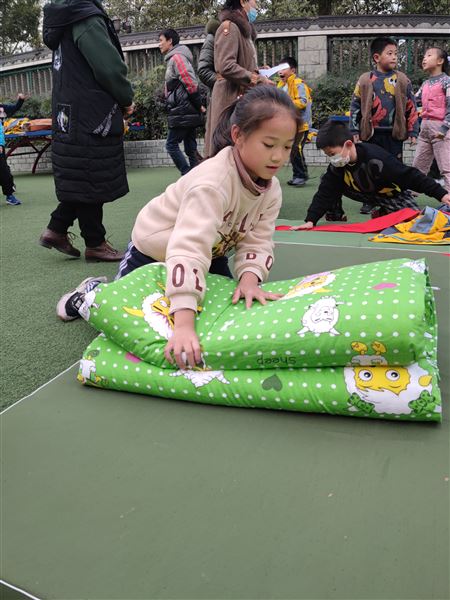 自理自立 快乐生活——记棠外附小二年级学生自理能力大比拼