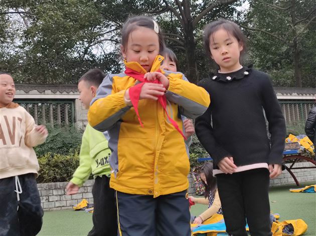 自理自立 快乐生活——记棠外附小二年级学生自理能力大比拼