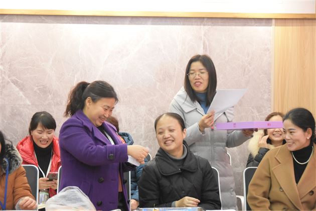 棠外初中开展生活老师《非暴力沟通》读书分享会 