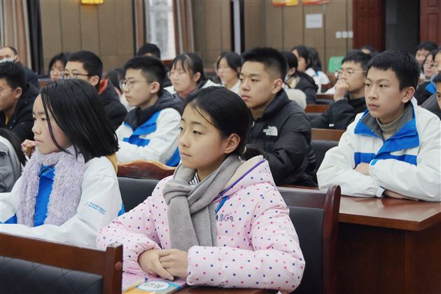 明天，愿你爱上写作——棠外党员教师刘勇举行新书赠书仪式