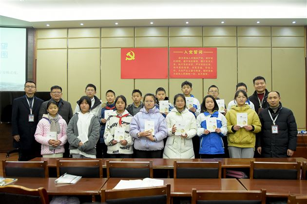 明天，愿你爱上写作——棠外党员教师刘勇举行新书赠书仪式