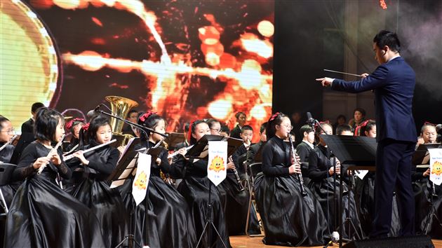 成都棠湖外国语学校2021年校园艺术节展演暨2022年新年文艺联欢晚会隆重举行