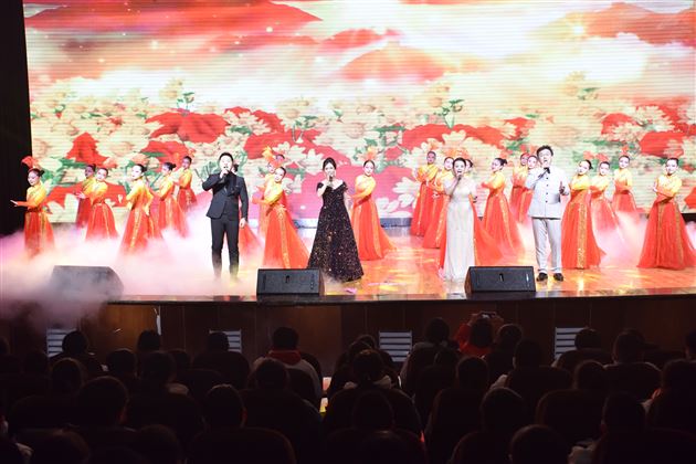 成都棠湖外国语学校2021年校园艺术节展演暨2022年新年文艺联欢晚会隆重举行