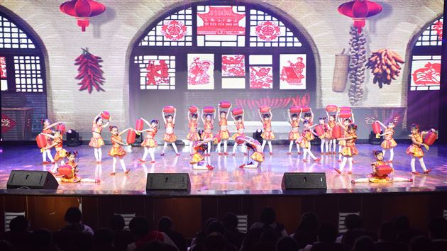 成都棠湖外国语学校2021年校园艺术节展演暨2022年新年文艺联欢晚会隆重举行 