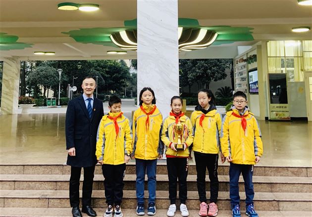 网球小将露锋芒 团体比赛创佳绩——棠外附小在成都市第十二届校园网球文化运动会中获佳绩