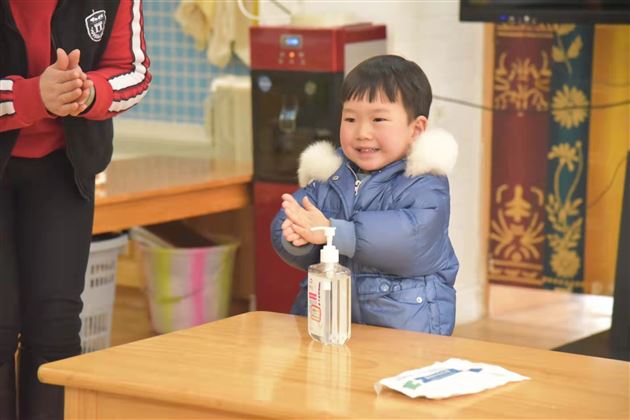 凝心聚力抗疫情 棠外实幼在行动