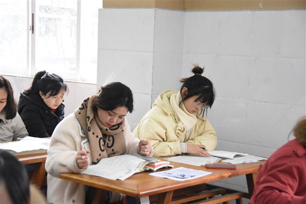 立足教材聚焦策略 深挖文本促进成长——记棠外附小全体语文教师教材解读