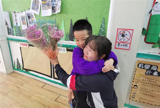 温暖三月 浓情相伴——棠外实验幼儿园开展“三八节”主题教育活动