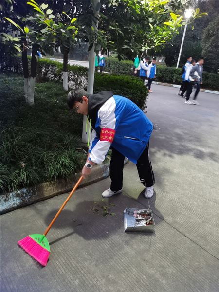 校园整洁靠你我 社会实践收获多 ——记棠外初2020级2班校内社会实践活动