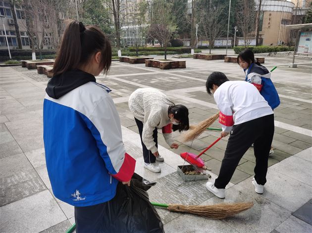 校园整洁靠你我 社会实践收获多 ——记棠外初2020级2班校内社会实践活动