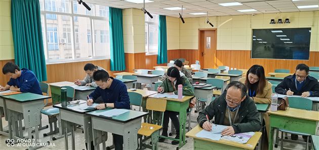 化学组老师认真完成试题