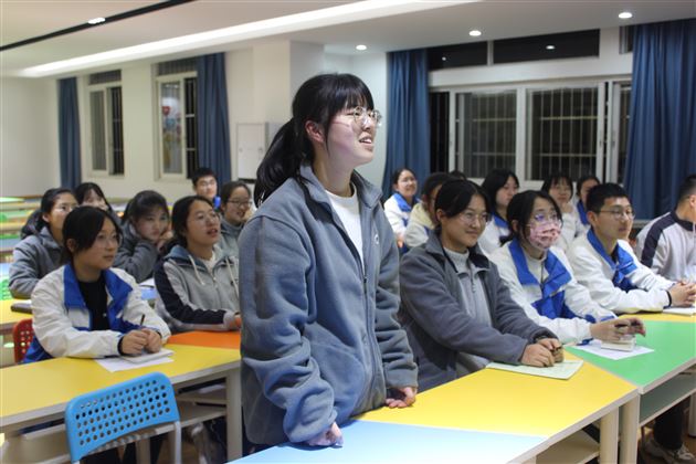 “校友分享会”之“南开学姐的双学位之路”——棠外开展学科渗透生涯规划系列活动