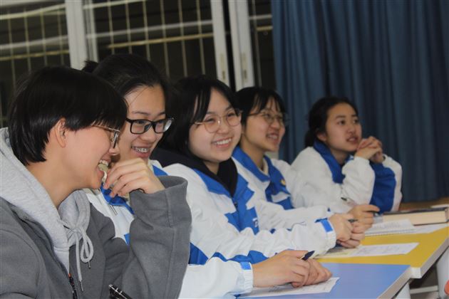 “校友分享会”之“南开学姐的双学位之路”——棠外开展学科渗透生涯规划系列活动