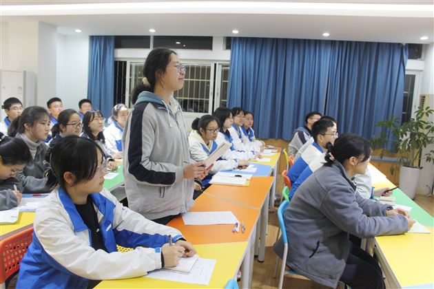 “校友分享会”之“南开学姐的双学位之路”——棠外开展学科渗透生涯规划系列活动 