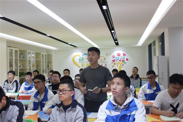 “校友分享会”之“理工人的尽头：数学？物理？还是计算机？”——棠外开展学科渗透生涯规划系列活动 