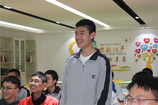 “校友分享会”之“理工人的尽头：数学？物理？还是计算机？”——棠外开展学科渗透生涯规划系列活动 