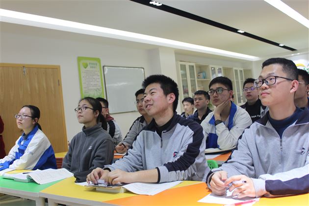 “校友分享会”之“理工人的尽头：数学？物理？还是计算机？”——棠外开展学科渗透生涯规划系列活动