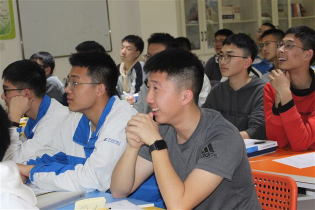 “校友分享会”之“理工人的尽头：数学？物理？还是计算机？”——棠外开展学科渗透生涯规划系列活动