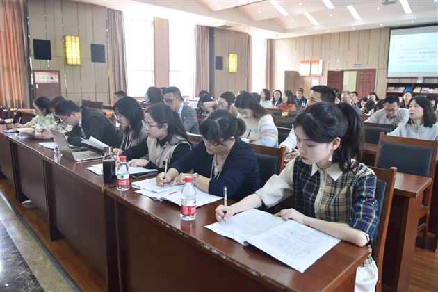 课题引领 “迎”向未来——棠外高中语文组主研的成都市教育科研规划课题顺利开题