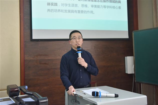 课题负责人刘广生老师作开题报告.