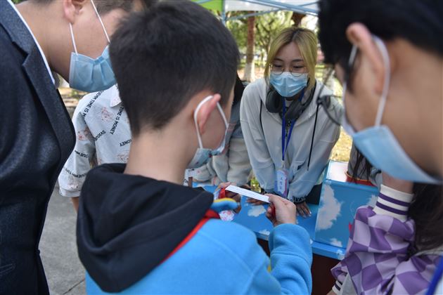 童心探气象 科学伴成长——棠外附小学生参加“成都市红领巾气象学院”揭牌仪式暨世界气象日科普研学实践活动