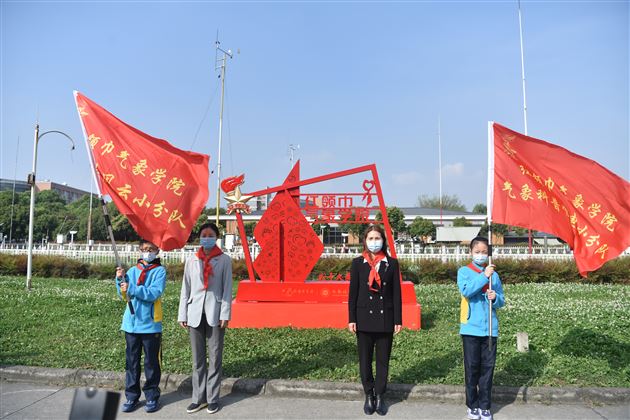 童心探气象 科学伴成长——棠外附小学生参加“成都市红领巾气象学院”揭牌仪式暨世界气象日科普研学实践活动