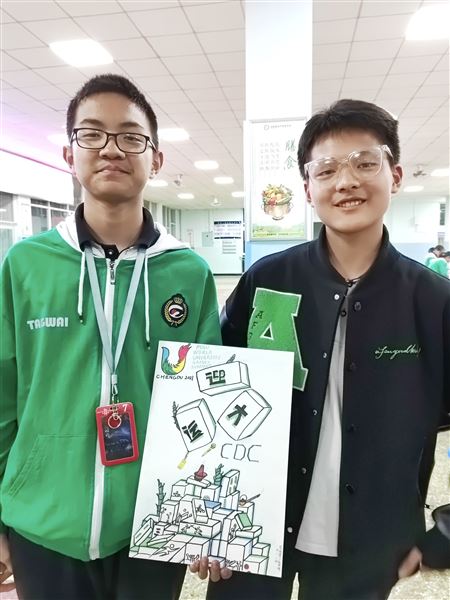 棠外初中举行“迎大运、爱成都、爱校园”主题书法、绘画比赛