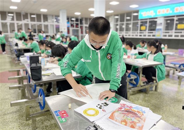 棠外初中举行“迎大运、爱成都、爱校园”主题书法、绘画比赛