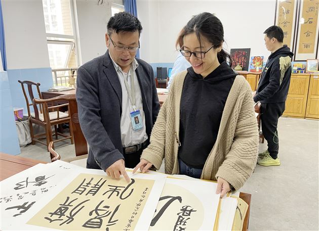 棠外初中举行“迎大运、爱成都、爱校园”主题书法、绘画比赛