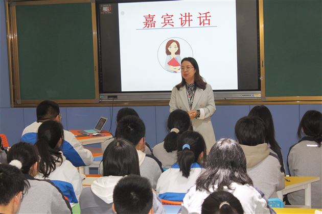 “校友分享会”之“财经热潮下的具象化思考”——棠外开展学科渗透生涯规划系列活动