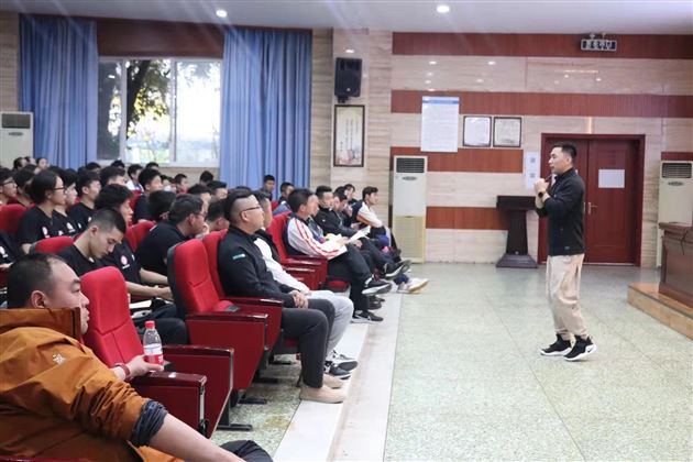 专家进校园 健康伴你行——棠外高中开展《运动训练后的放松技术》专题讲座