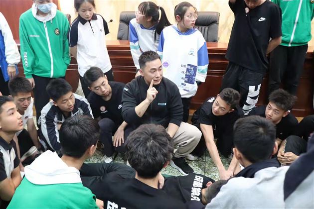 专家进校园 健康伴你行——棠外高中开展《运动训练后的放松技术》专题讲座