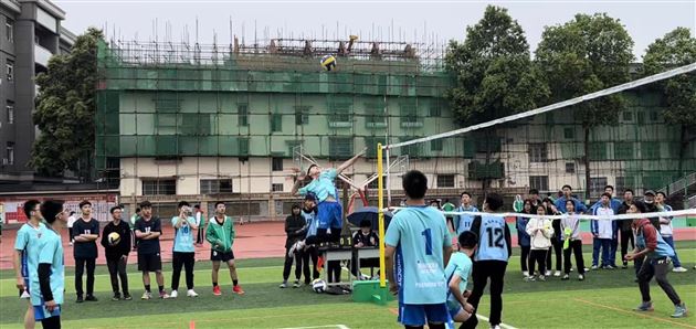 棠外高中男排参加双流区中小学生校园排球赛勇夺冠军