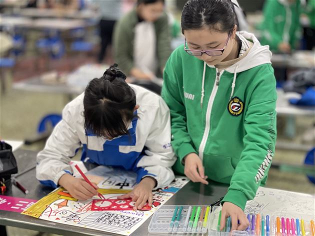 棠外初中举行“迎大运、爱成都、爱校园”主题书法、绘画比赛